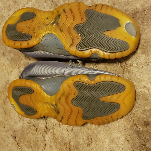 Gray future jordans 11s size 6y - Picture 2 of 4